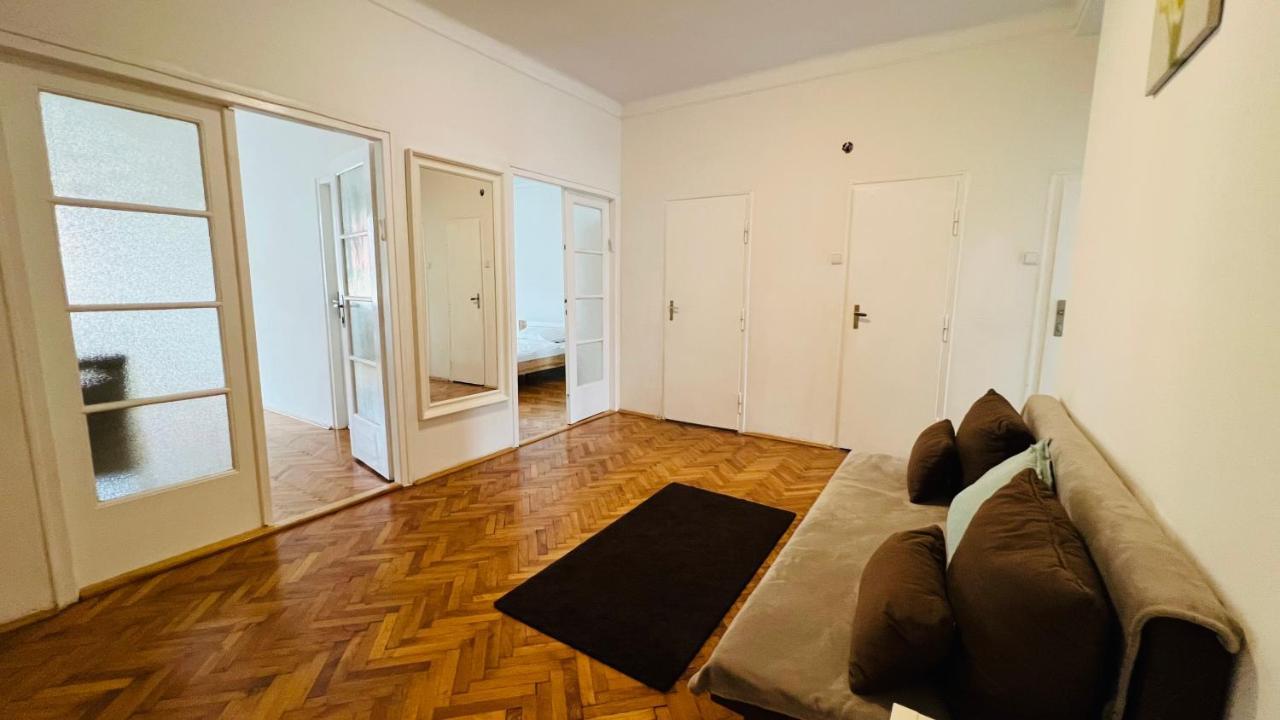 Ferienwohnung Cosy Flat In The Heart Of Prag Exterior foto
