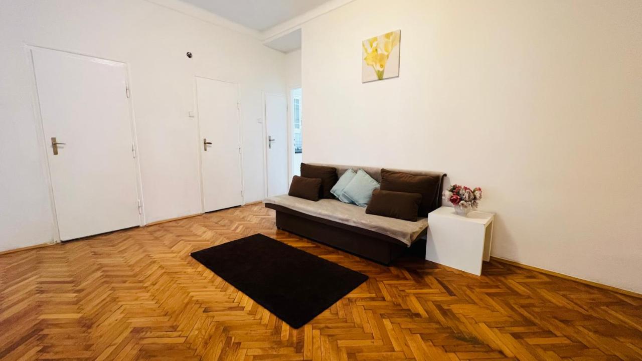 Ferienwohnung Cosy Flat In The Heart Of Prag Exterior foto